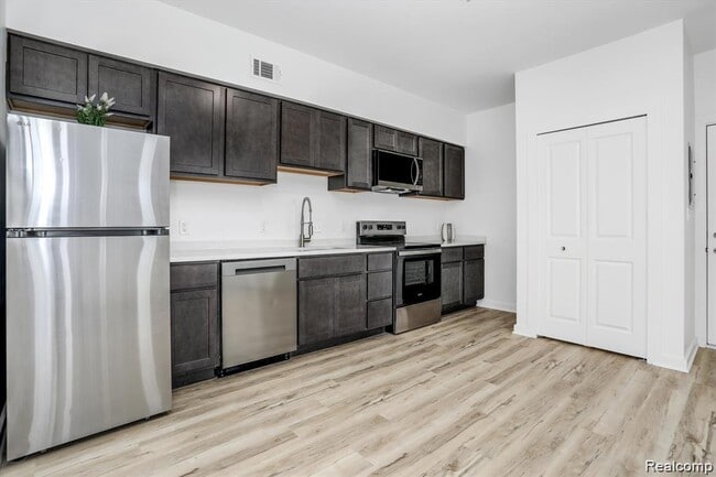 Building Photo - 799 E Grand Blvd