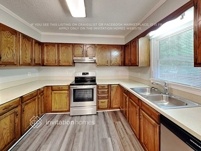 Building Photo - 1311 St Andrews Dr