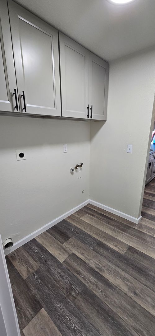Building Photo - Fully Remodeled 3 Bedroom Townhome!