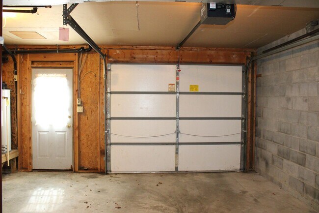 Building Photo - 267 Ark Dr