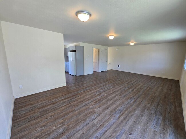 Building Photo - 10921-23