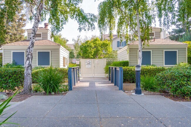 Building Photo - Amazing Floor Plan Multi Level Townhome in North San Jose @ California Northpointe