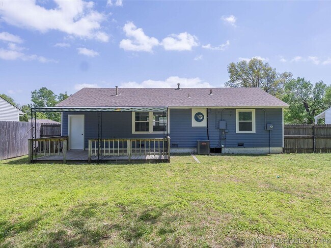 Building Photo - 2 Bed | 1 Bath in North Tulsa!