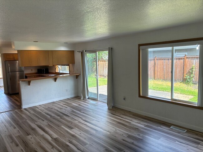 Building Photo - Beautiful 3 Bedroom Lacey House for Rent!