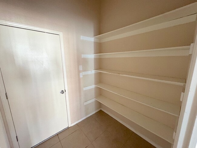 Building Photo - East El Paso 3bed/2bath Refrig A/C!