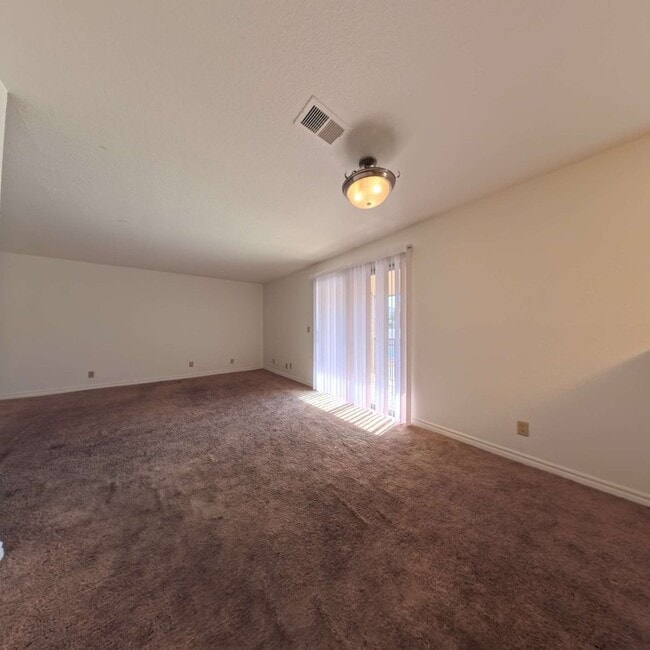 Building Photo - Gated Community | Close To The Strip | 2nd Floor Unit