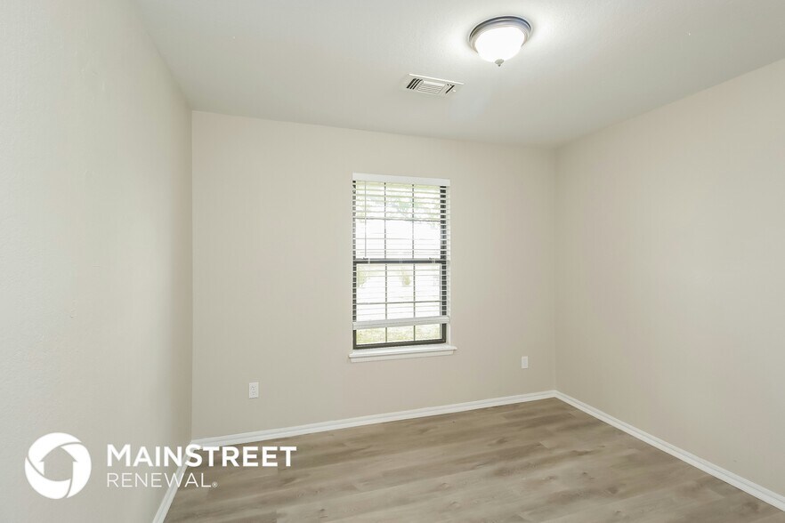 Building Photo - 6104 SE 84th St