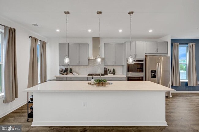 Building Photo - 20941 Bluebird Sq