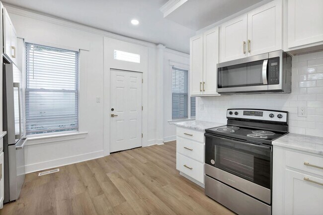 Building Photo - Renovated Home with 1st floor Study or Additional Bedroom