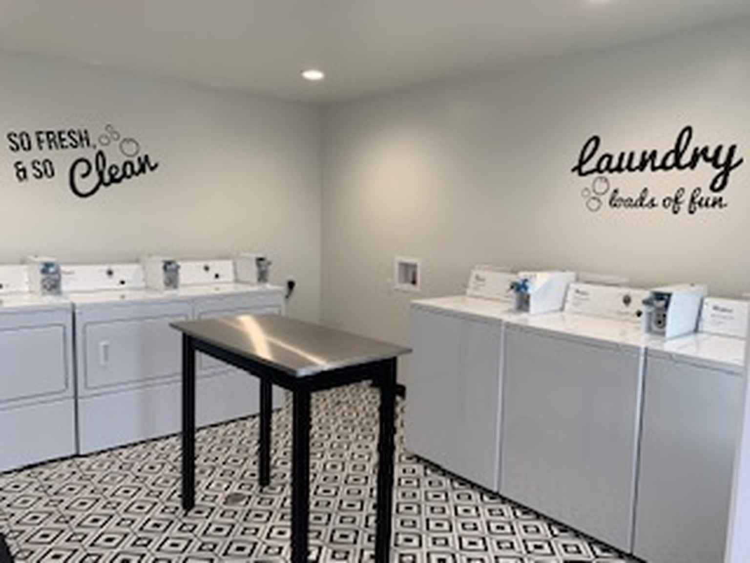 Laundry on Sight - 412 E Nunnally St