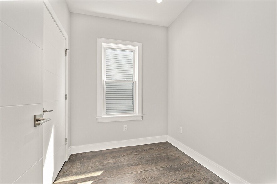 Building Photo - 9 Lithgow St