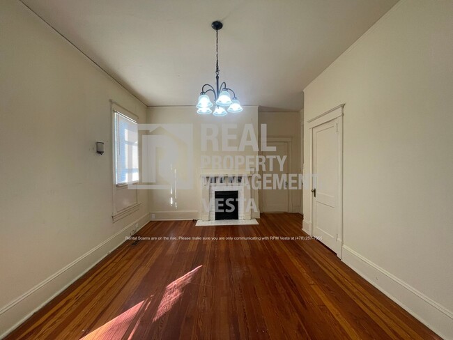 Building Photo - HALF OFF FIRST MONTH RENT - Historic Gem i...