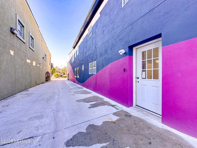 Building Photo - 912 St Johns Ave