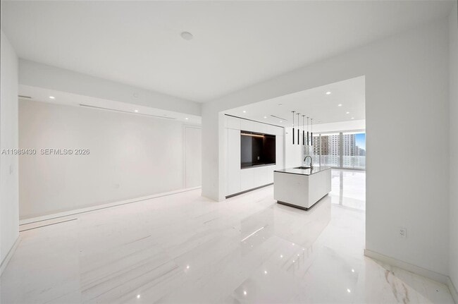 Building Photo - 300 Biscayne Blvd Way