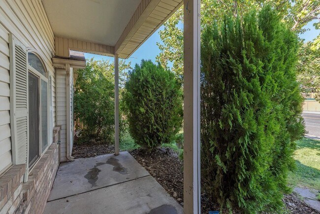 Building Photo - Stunning 4 Bedroom Home in St. George! Pet Friendly!