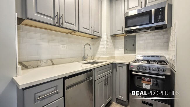 Building Photo - 505 W Belmont Ave