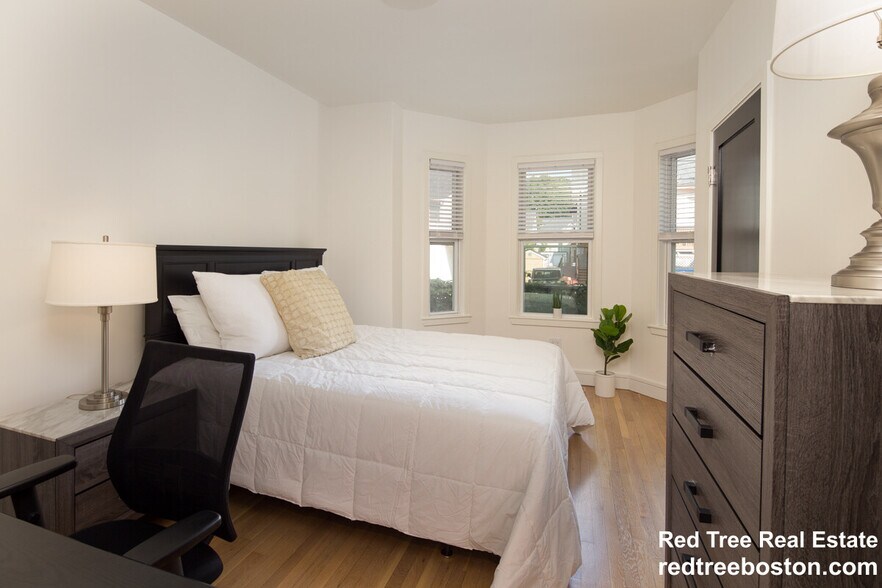 Building Photo - 92 Brown St