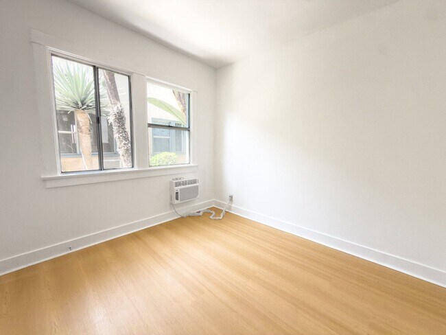 Building Photo - 4730 St Charles Pl