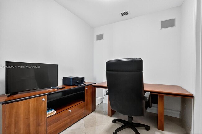 Building Photo - 20155 NE 38th Ct