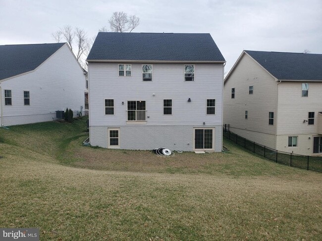 Building Photo - 1
