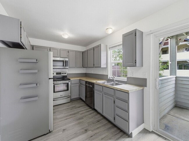 Building Photo - Newly Updated Throughout 2-Bed, 2.5-Bath Condo in Great Fort Collins Location!