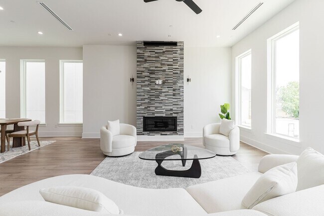 Primary Photo - 5703 Dolores St