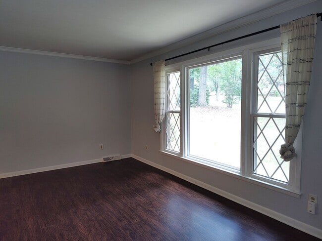 Building Photo - Charming split level home located in the Mcclintock Woods Community in Charlotte!