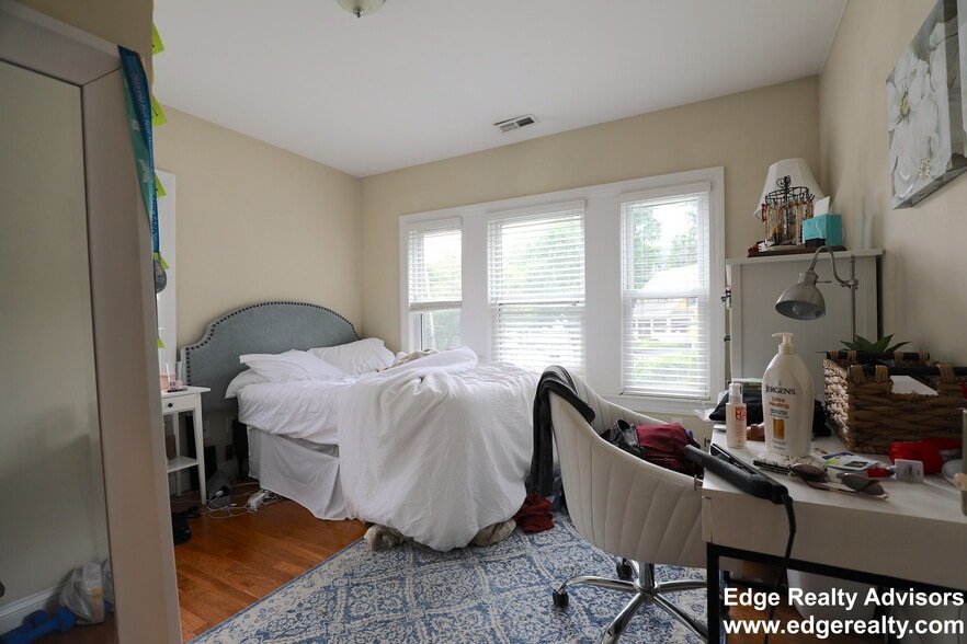 Building Photo - 55 Dunboy St