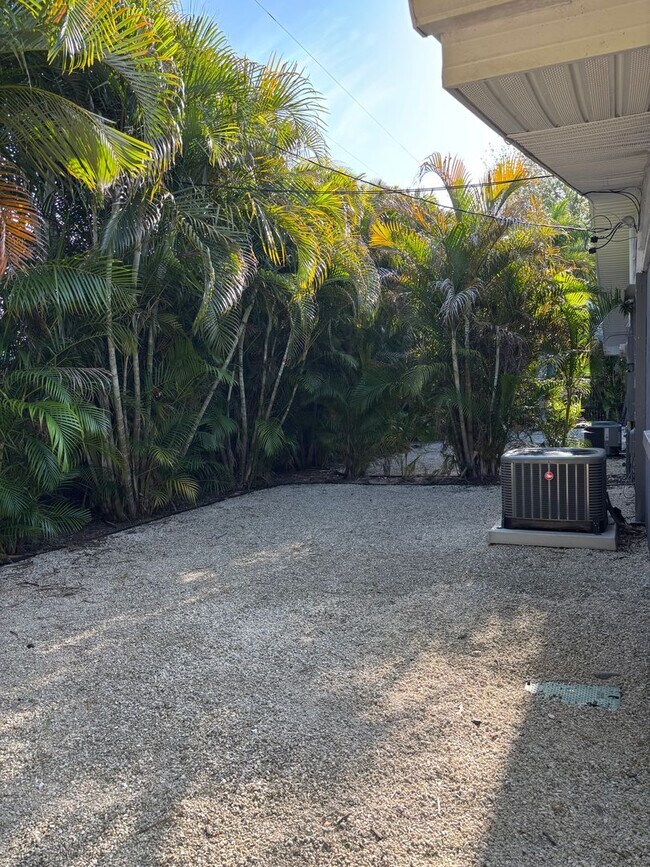 Building Photo - For Rent in Southgate