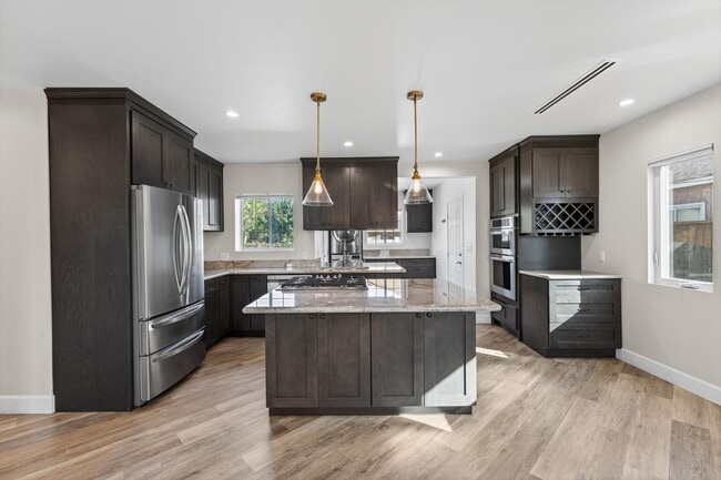 Building Photo - Beautifully Remodeled 3-Bedroom Home in Pr...