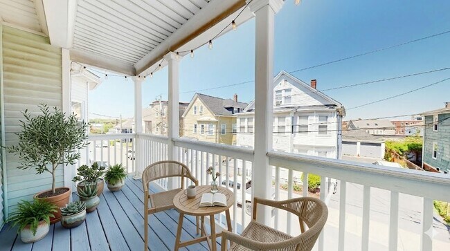 Building Photo - 5 Ropes St