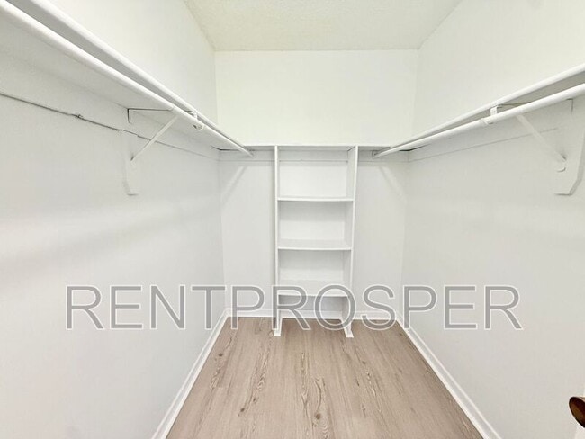 Building Photo - 3290 S Semoran Blvd