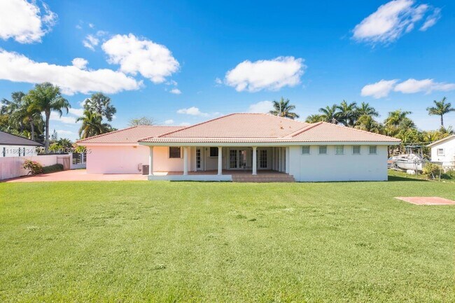 Building Photo - 161 SW 129th Ave