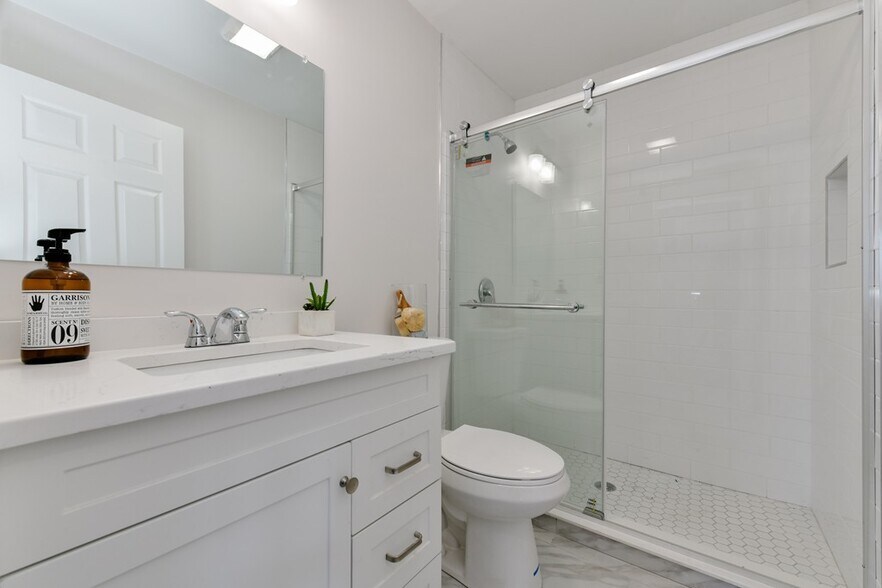 Building Photo - 224 Newbury Ave