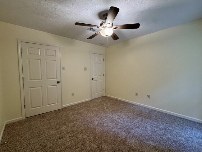 Building Photo - 44 Kirkland Dr