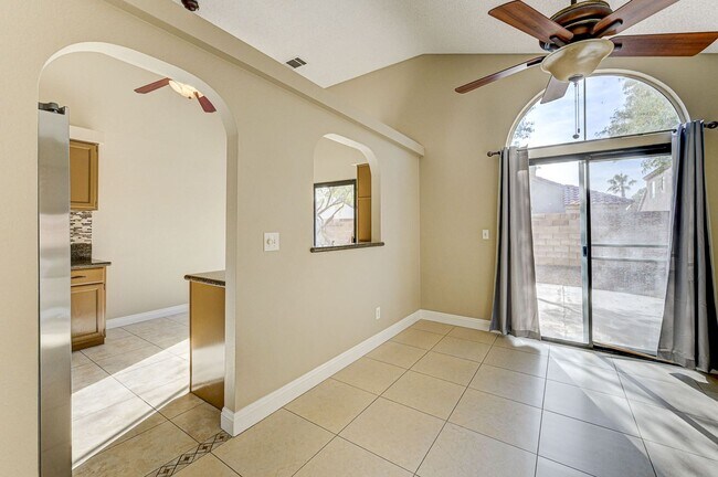 Building Photo - 3 bedroom single story in Henderson!