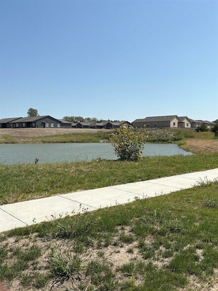 Building Photo - 4829 N Vassar Ave