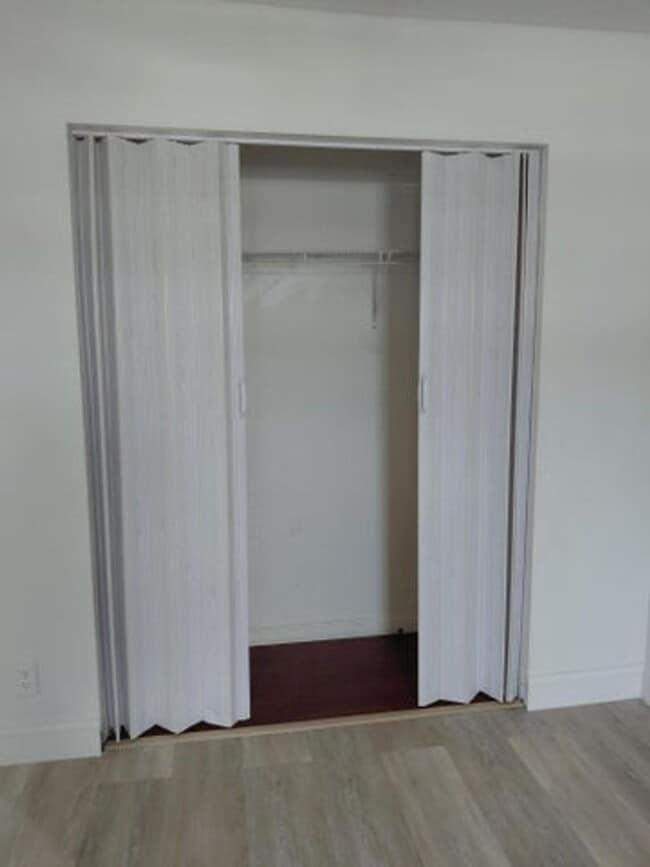 Building Photo - 647 Latona Ave