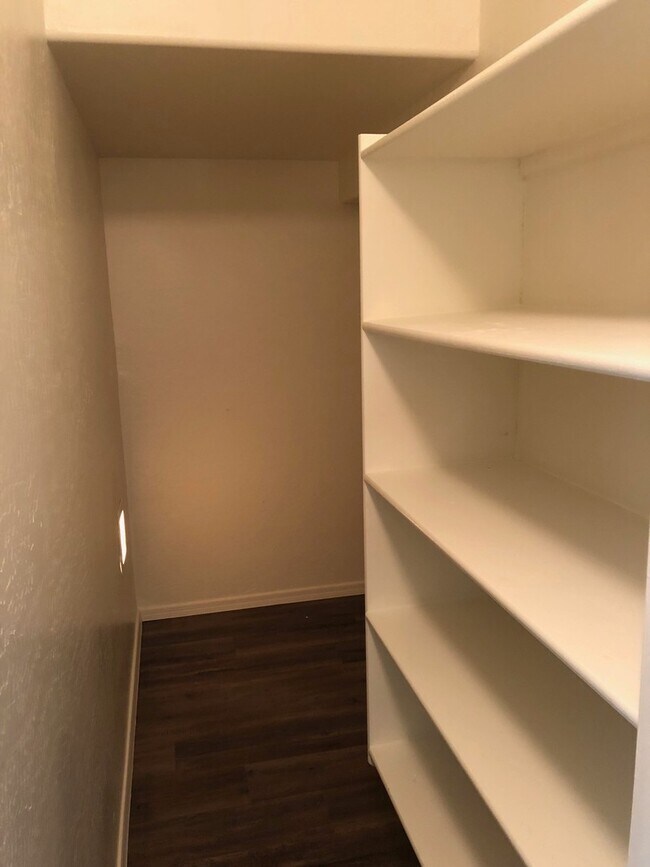 Building Photo - Massive 4 bedroom- 3 car garage- Large loft- Maricopa