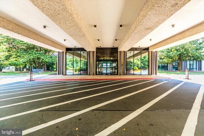 Building Photo - 5225 Pooks Hill Rd
