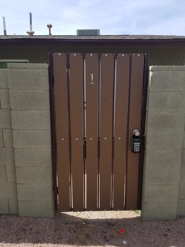 Building Photo - NEWLY RENOVATED 2BD/1BA – CALL TODAY NORTH PHOENIX