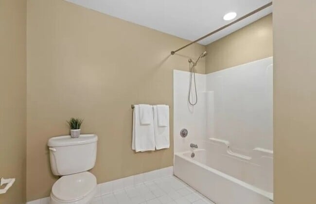 Building Photo - Modern 2BR / 2BA Condo with Balcony & Parking at Union Square – Hackensack