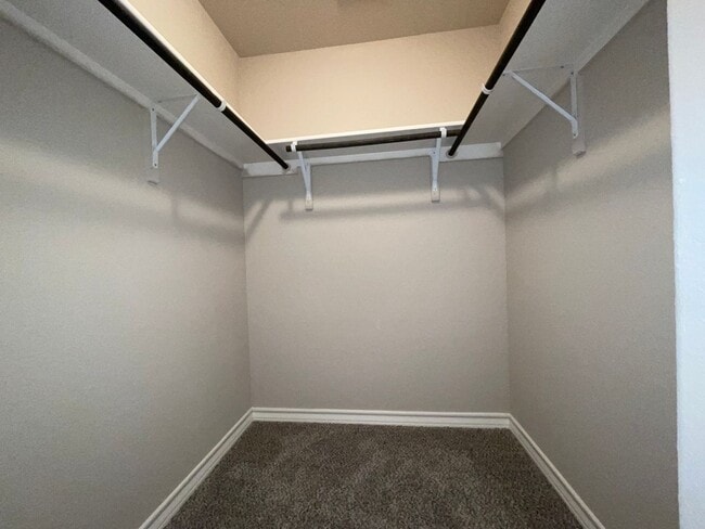 Building Photo - Town home for rent