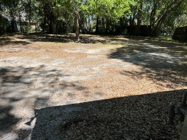 Building Photo - TWO BEDROOM, ONE BATH HOME