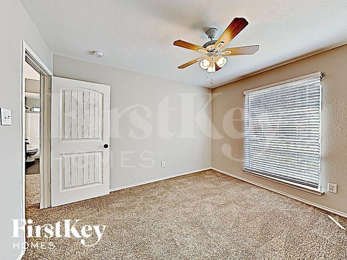 Building Photo - 3001 Wren Ln