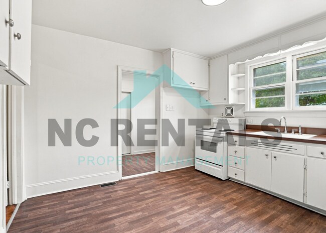 Building Photo - 141 Marthas Ln-