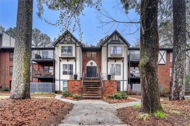 Building Photo - 6851 Roswell Rd