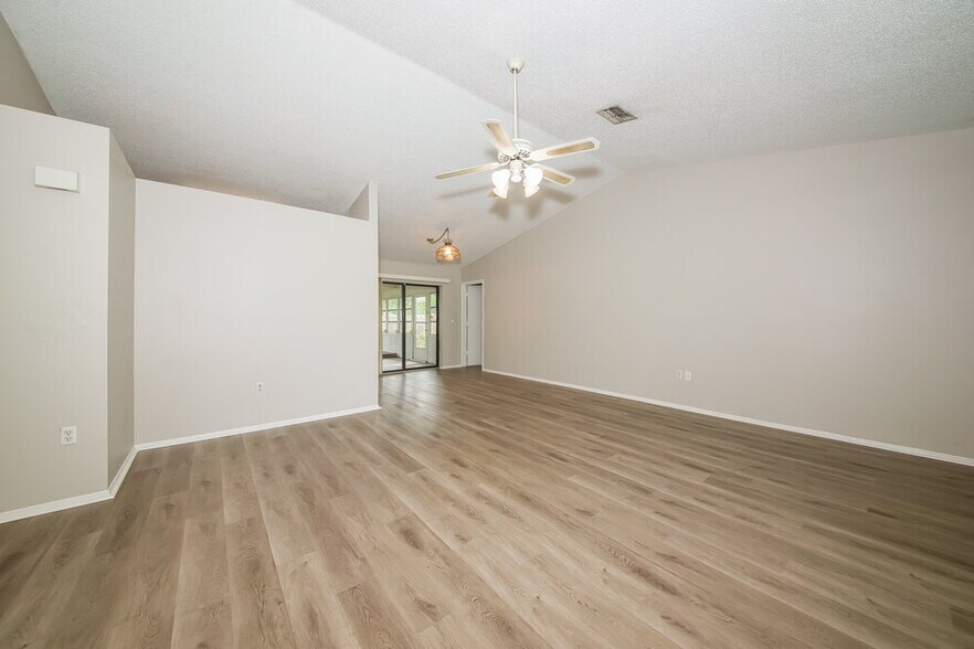 Building Photo - 3116 50th Ave Dr E