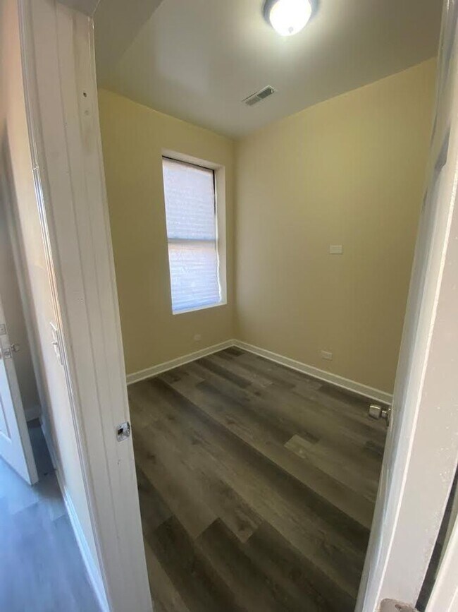 Building Photo - 1434 W Flournoy St