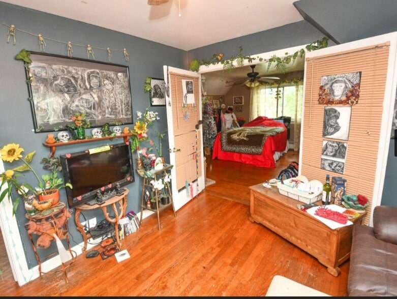 Building Photo - 3332 S Whitnall Ave